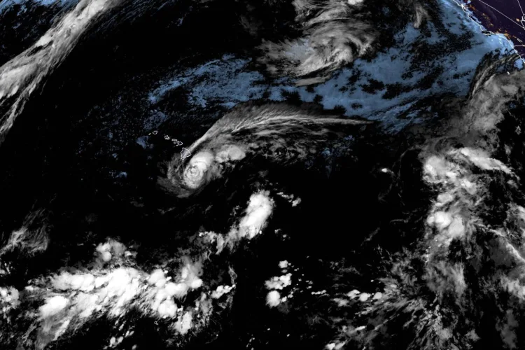Lala strengthens into a hurricane with storm bearing down on Big Island